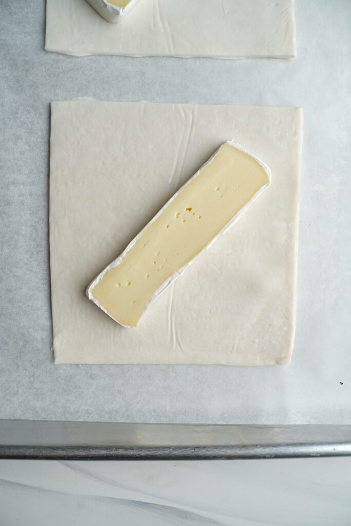 Queso Enrodado en una Masa de Hojaldre | saborinspirado.com