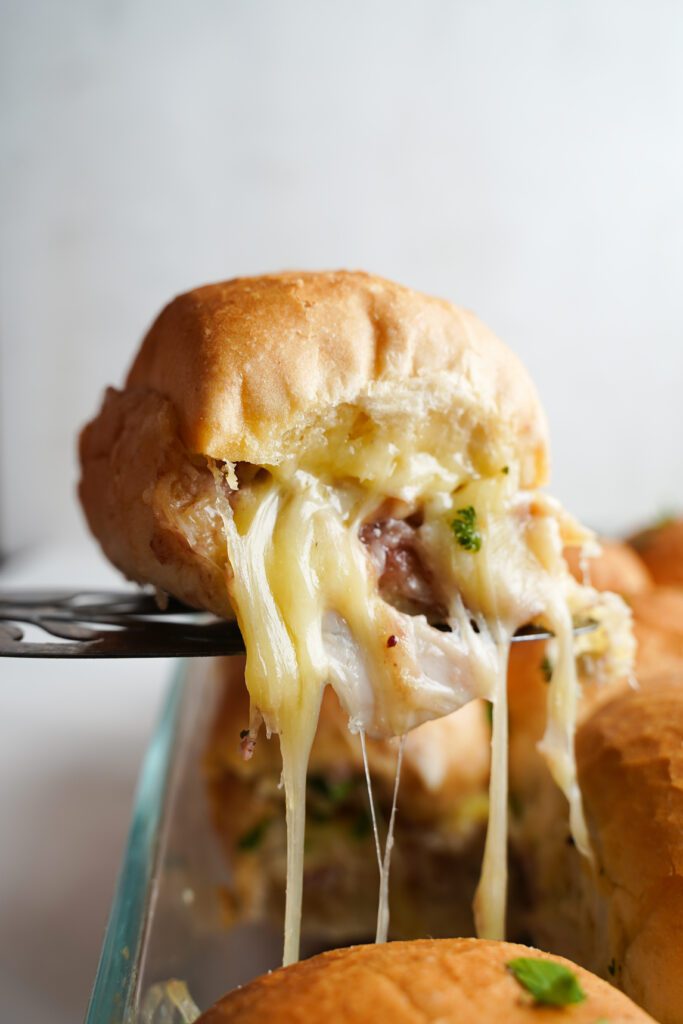 Mini sándwiches de arándano y pavo | saborinspirado.com