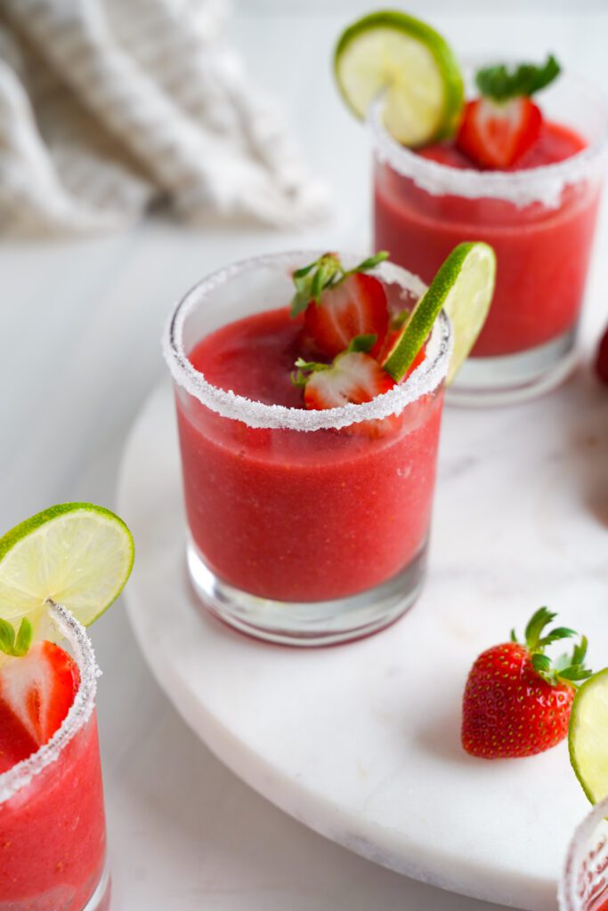 Margaritas refrescantes de fresa batido | saborinspirado.com