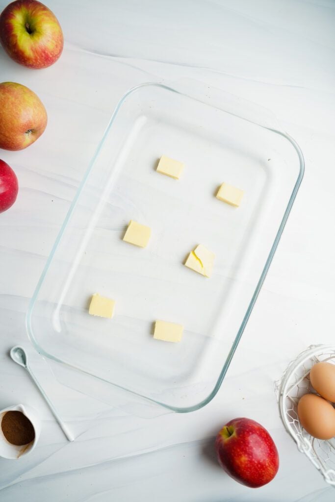 Mantequilla en un plato de vidrio | saborinspirado.com