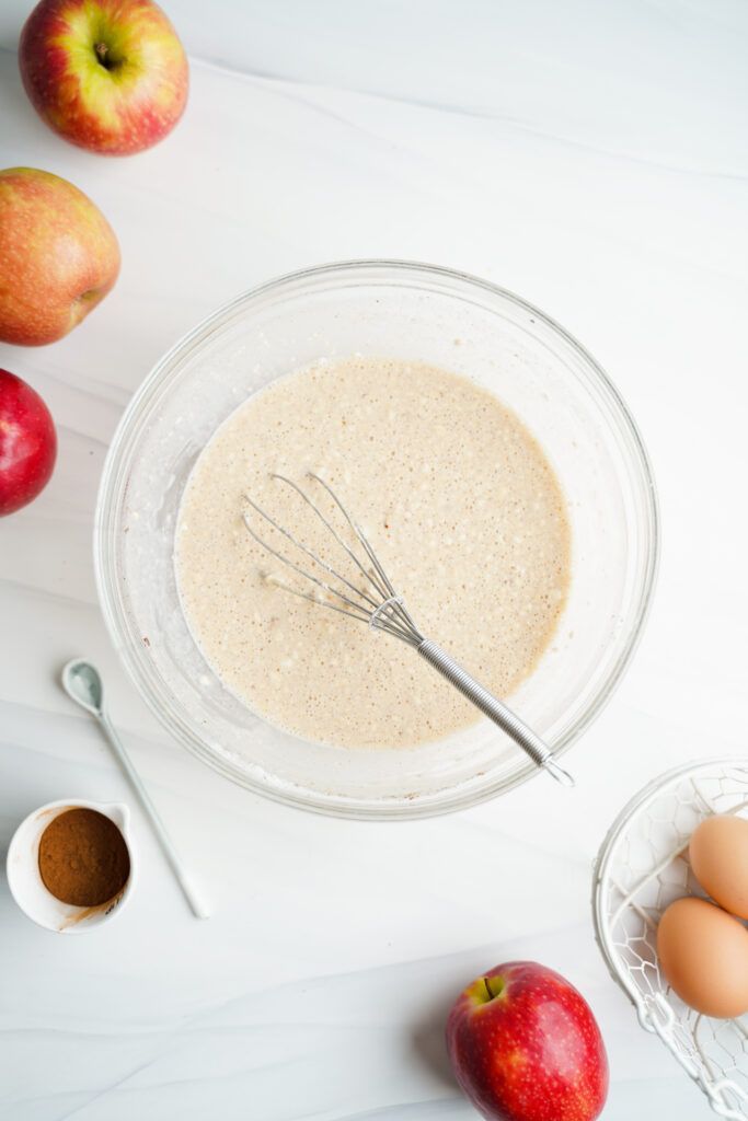 Masa hecha de huevos batidos, leche, azúcar, vainilla, sal, harina y canela | saborinspirado.com