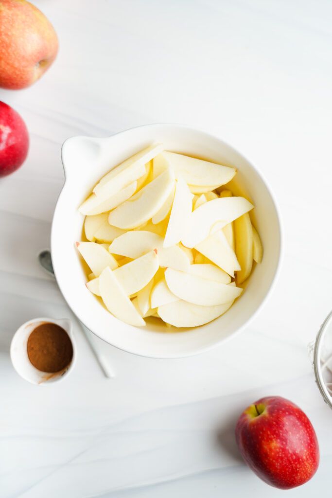 Manzanas cortadas en rodajas finas | saborinspirado.com