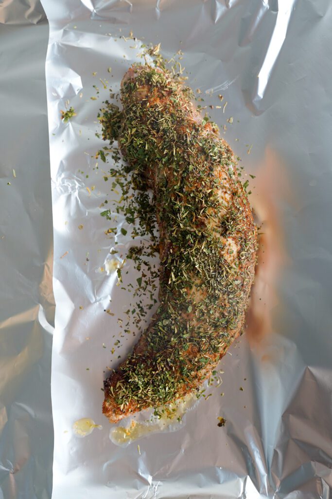 solomillo de cerdo cubierto de hierbas | saborinspirado.com