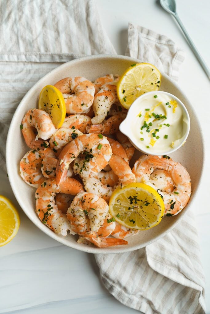 Receta de camarones al horno con mantequilla de ajo | saborinspirado.com