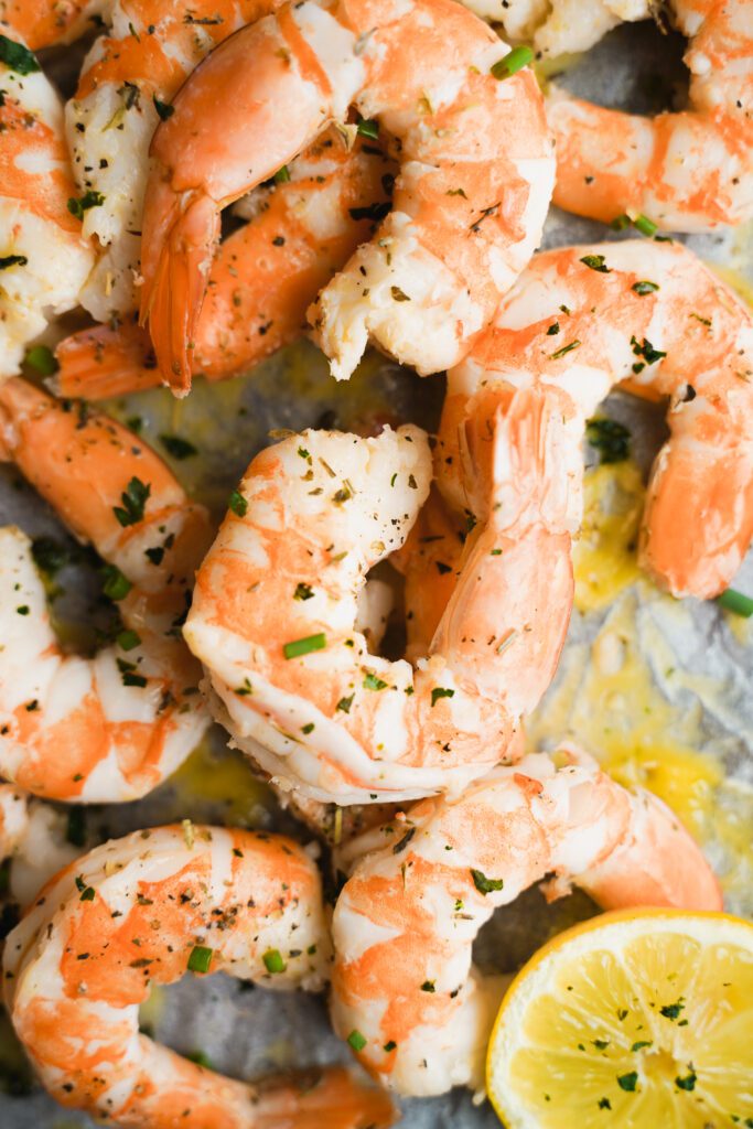 Camarones al horno con mantequilla de ajo | saborinspirado.com