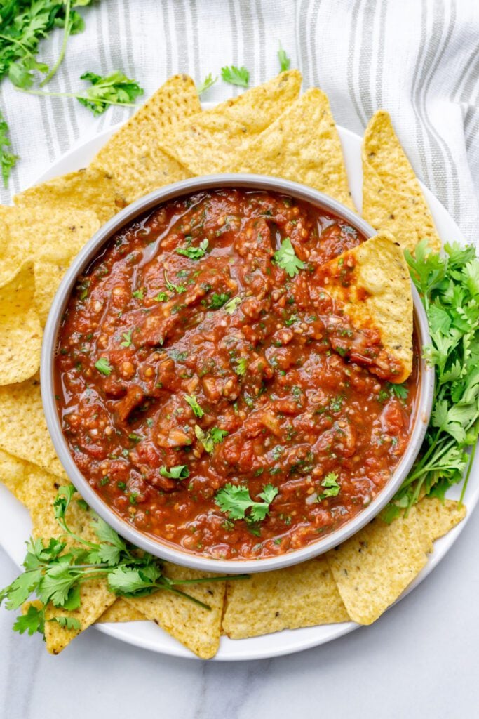 salsa y nachos