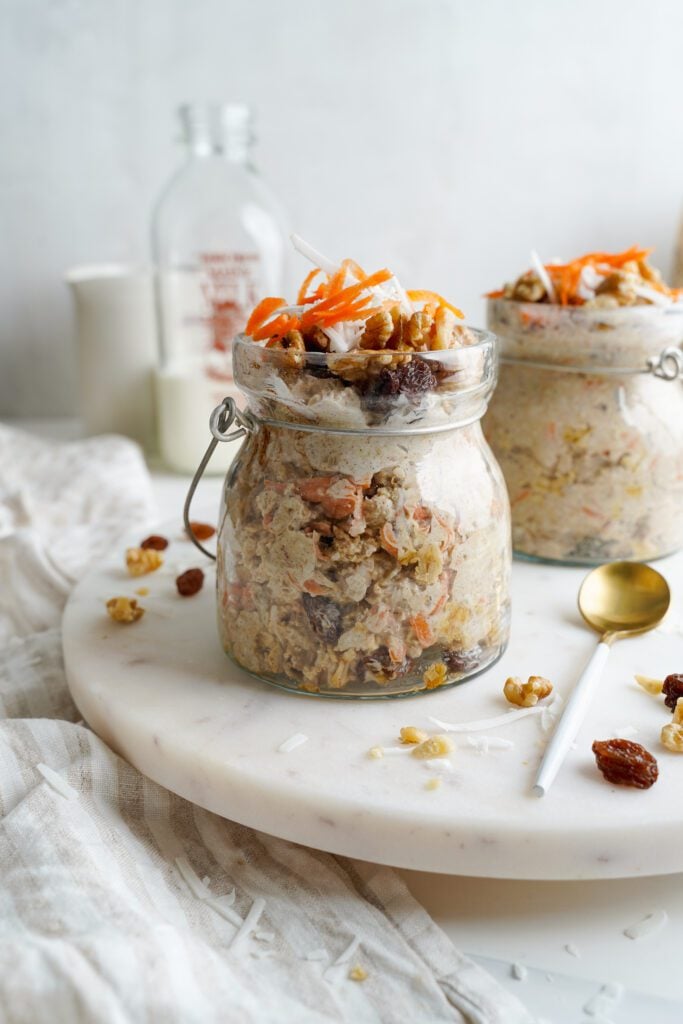 Avena nocturna de pastel de zanahoria | saborinspirado.com
