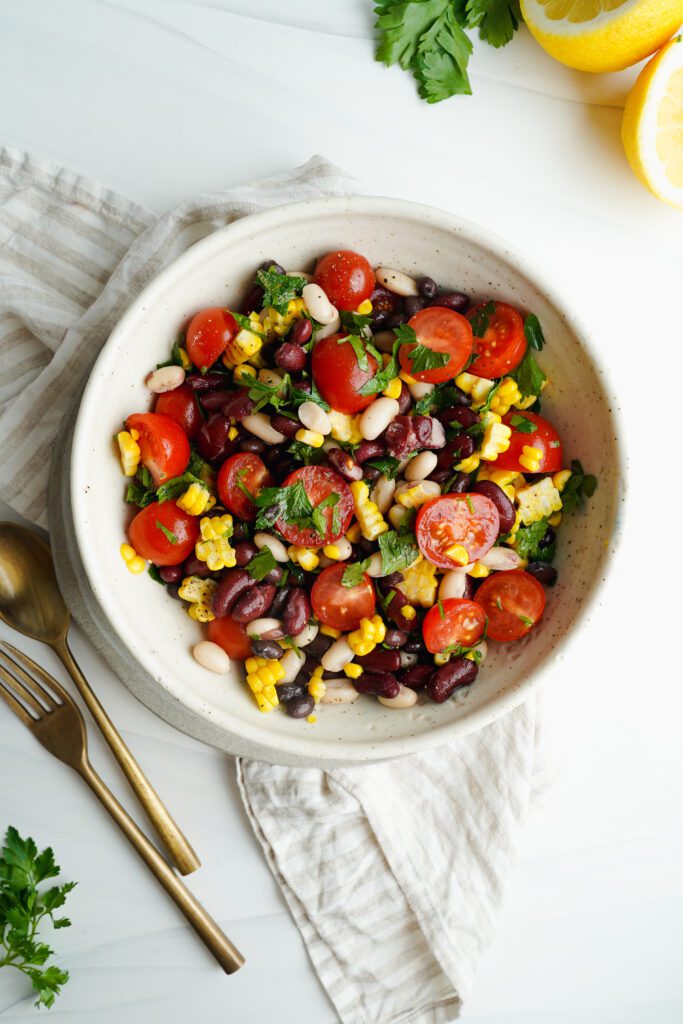 Ensalada de tres frijoles | saborinspirado.com