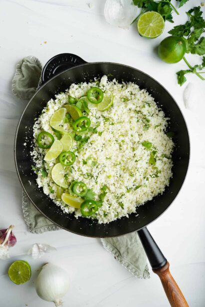 Arroz de Coliflor Saludable con Lima y Cilantro