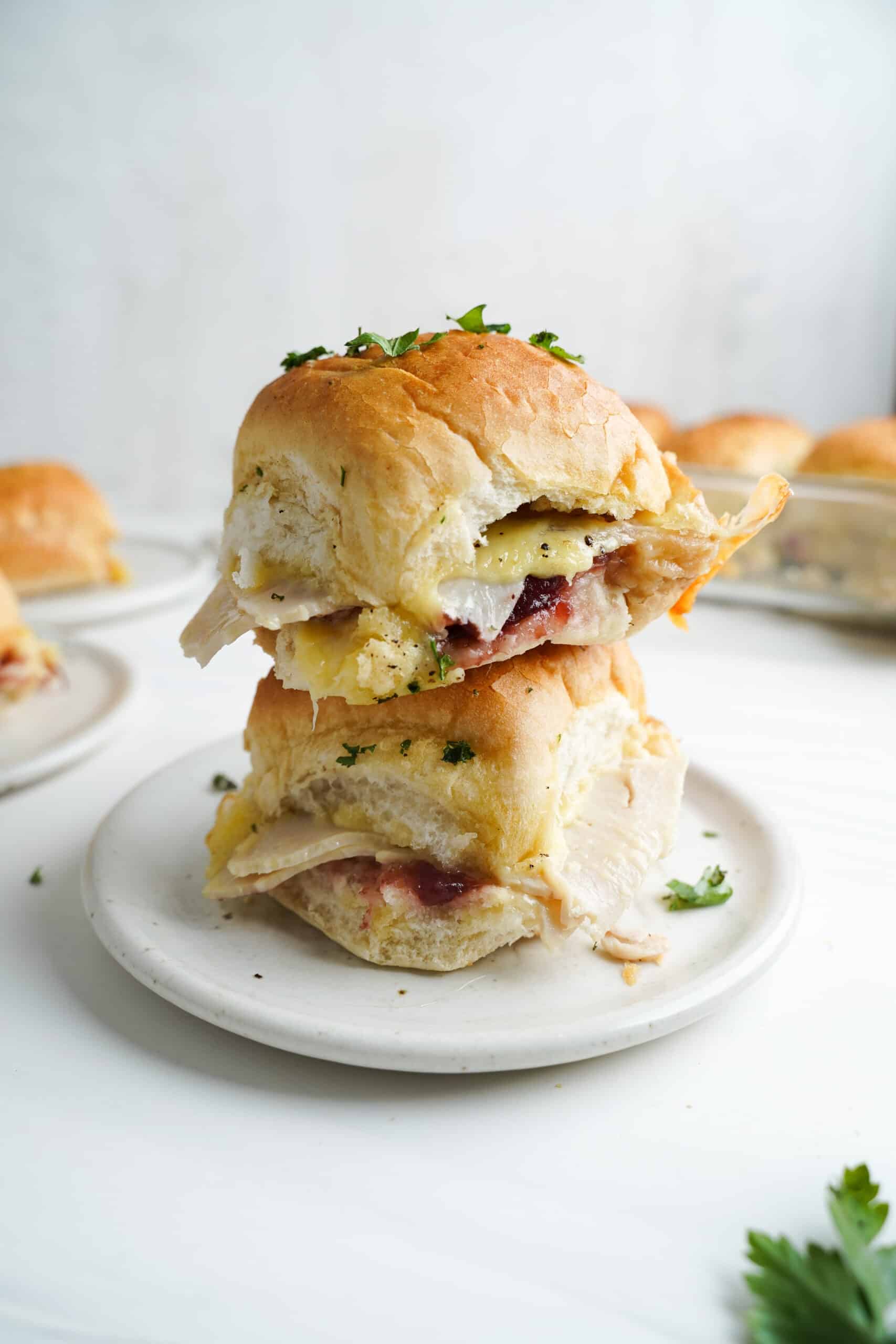 Mini sándwiches de arándano de pavo | saborinspirado.com