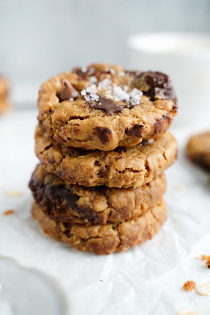 Galletas de mantequilla de maní, avena y chispas de chocolate | saborinspirado.com