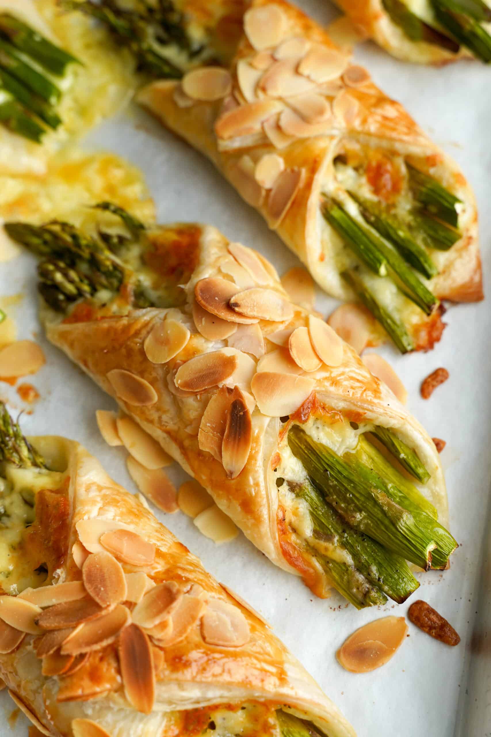 Paquetes de Espárragos con Masa de Hojaldre | saborinspirado.com