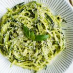Pasta Cremosa de Calabacín con Salsa de Aguacate y Espinacas