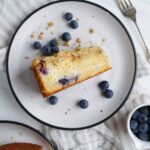 Pastel de Café con Limón, Arándanos y Queso Crema