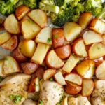 Pollo con Miel y Ajo en una Sola Sartén con Brócoli y Patatas